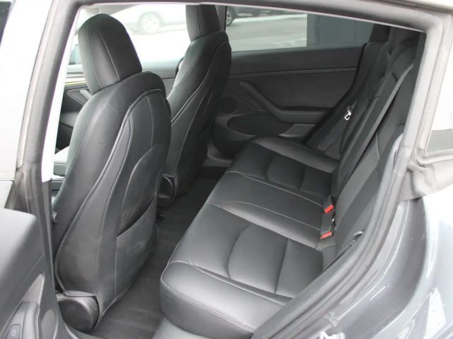 Tesla Model 3 AWD Performance