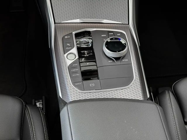 BMW 320 320i M-Sport Sedan