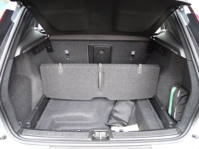 Volvo XC40 AWD Plus Recharge Twin Engine