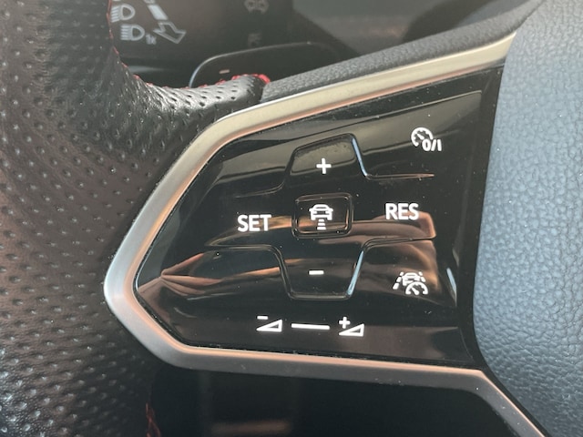 Volkswagen Golf 2.0 TSI DSG Golf VIII IQ.Drive