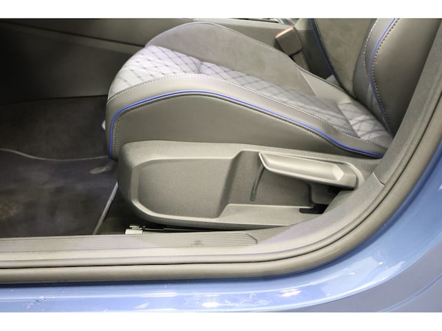 Volkswagen Golf 2.0 TDI DSG Golf VIII R-Line