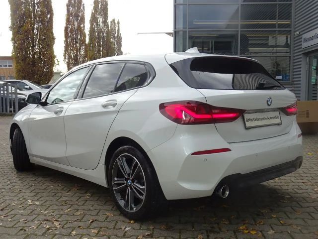 BMW 118 118i Sedan Sport Line