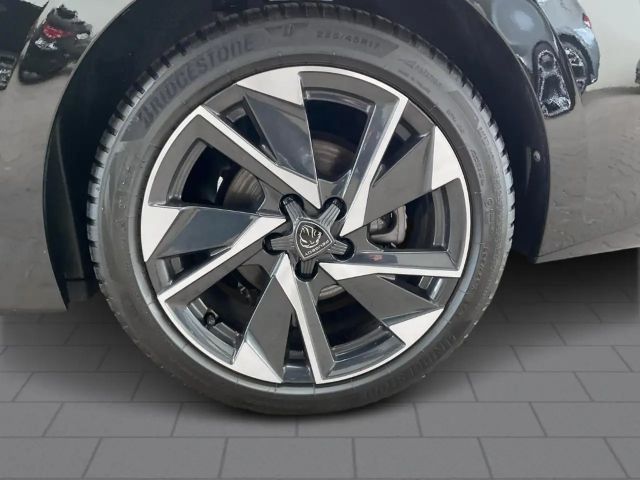 Peugeot 308 Ganzjahresreifen Navi DAB SHZ LED T-Leder Memory S