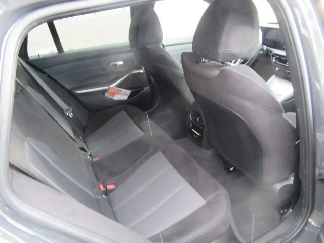 BMW 330 330i M-Sport xDrive