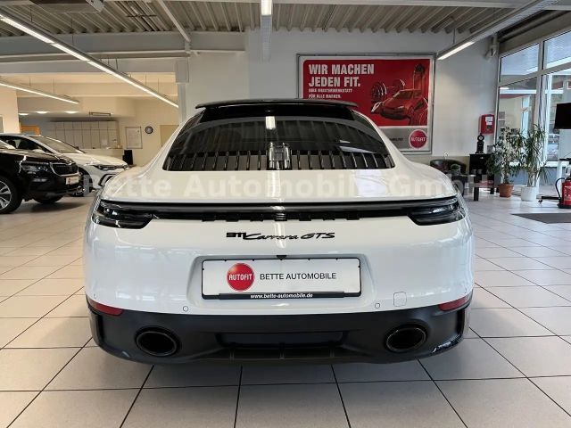 Porsche 992 Black Edition Carrera GTS