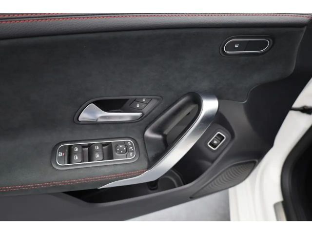 Mercedes-Benz CLA 200 AMG Line Coupé