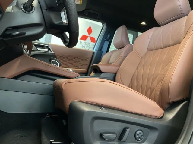 Mitsubishi Outlander 2.4 TOP Luxury P. Yamaha