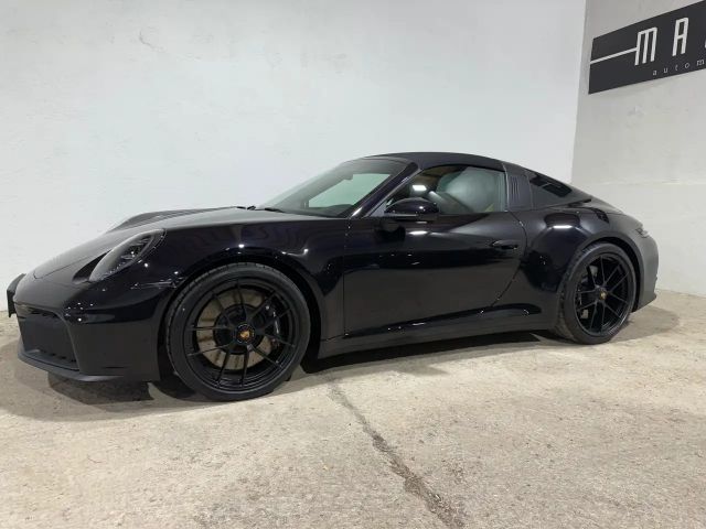 Porsche 992 4 Cabrio GTS Targa