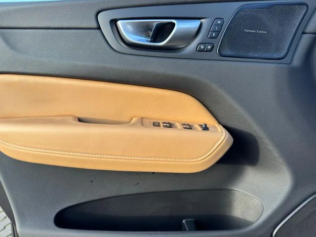 Volvo XC60 AWD Dark Plus