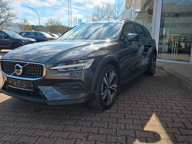 Volvo V60 Cross Country AWD Plus