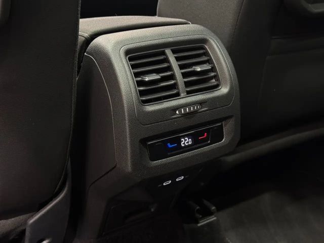 Volkswagen Touran 2.0 TDI DSG R-Line Style