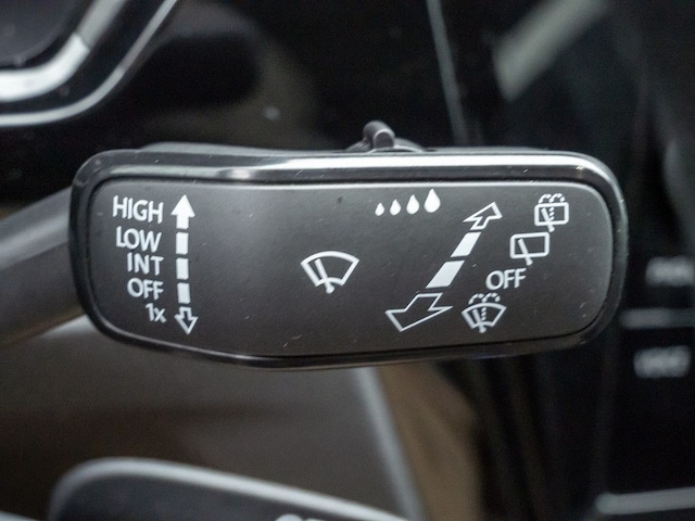 Volkswagen Touran 1.5 TSI DSG R-Line