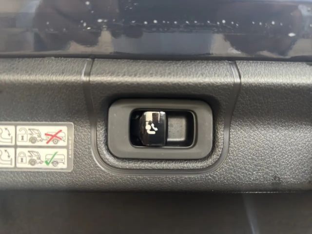 Mercedes-Benz EQE 300 AMG Line Sedan