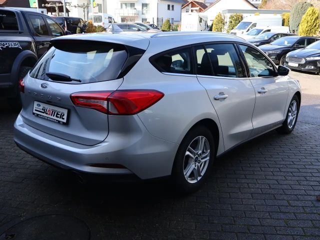 Ford Focus Cool & Connect