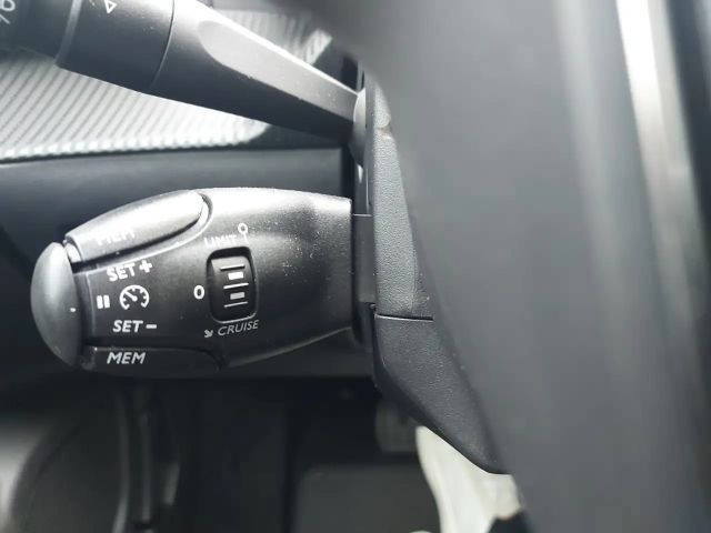 Peugeot E-2008 Allure Pack