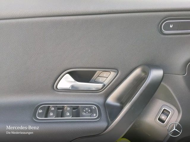 Mercedes-Benz A 250 A 250 e