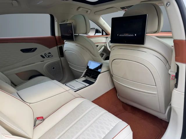 Bentley Flying Spur Hybrid V8