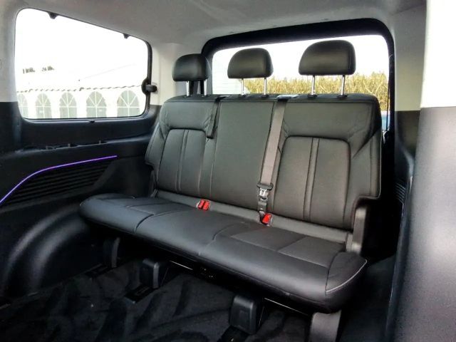 Hyundai Staria Signature