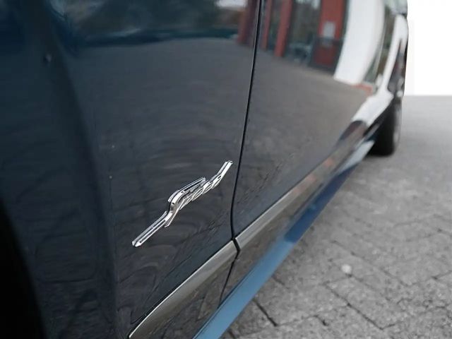 Bentley Flying Spur Hybrid V8