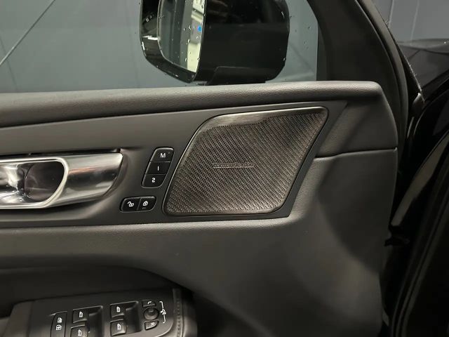 Volvo XC60 AWD Dark Plus