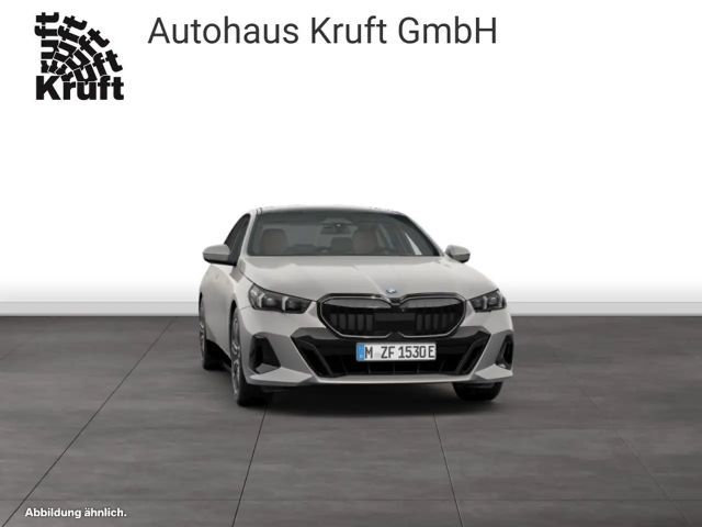 BMW 530 530e M-Sport Sedan