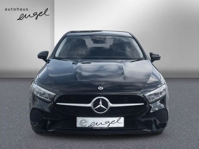 Mercedes-Benz A 180 A 180 7G-DCT Entry,KLIMA,NAVI,TEMPO,RFK,SH,LED,SH