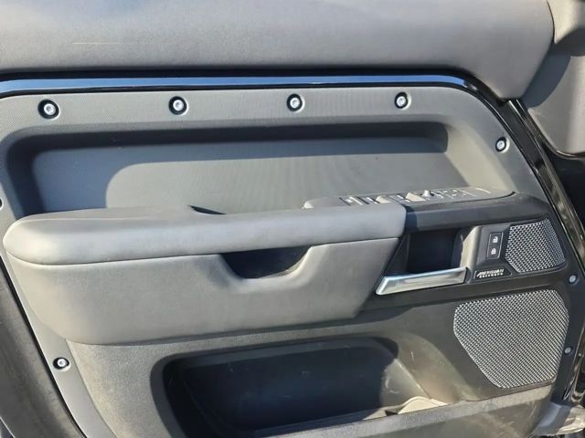 Land Rover Defender 110