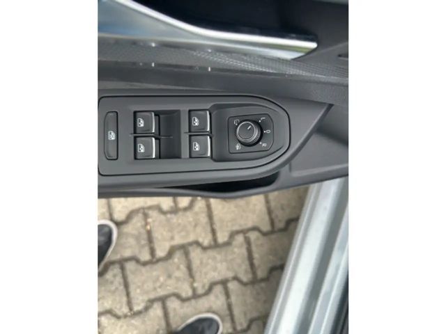 Volkswagen Golf 1.5 eTSI DSG Golf VIII Style