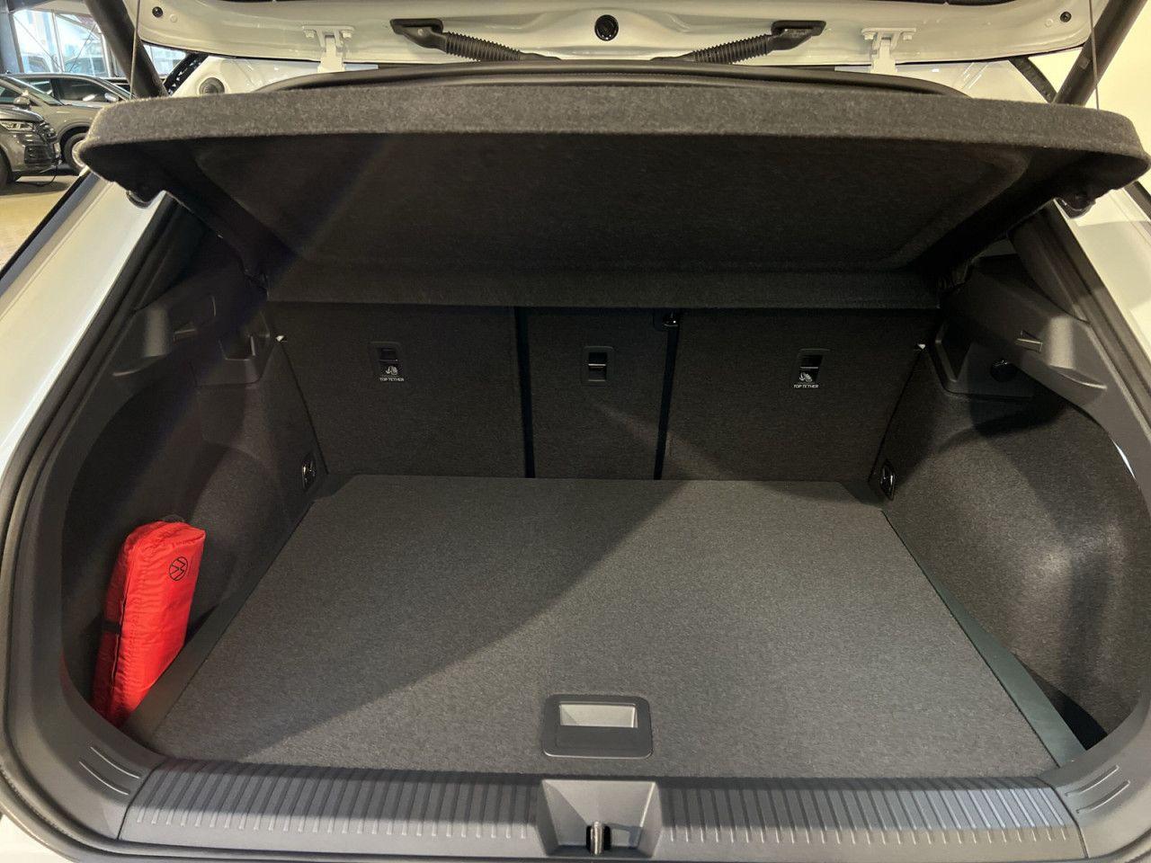 Volkswagen T-Roc 1.5 eTSI DSG IQ.Drive R-Line