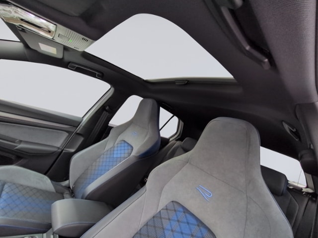 Volkswagen Golf Black Edition AKRA+PANO+Head-up+HARMAN+