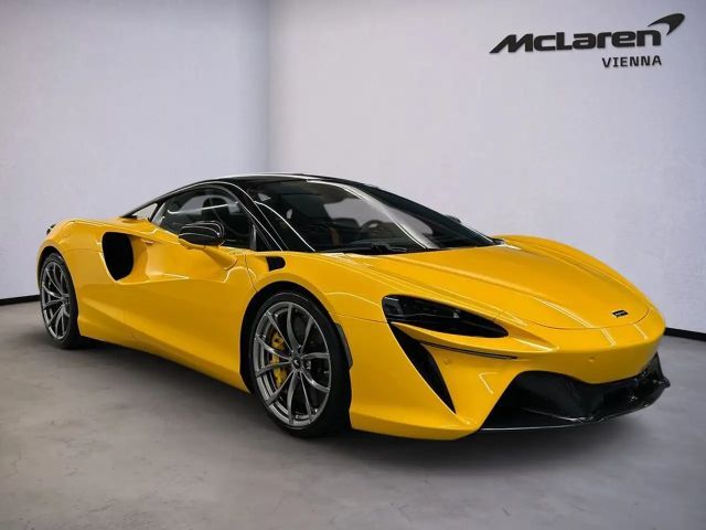 McLaren Artura Artura / MSO Volcano Yellow / Leasing 1,99%