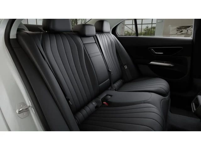 Mercedes-Benz E 200 AVANTGARDE Sedan