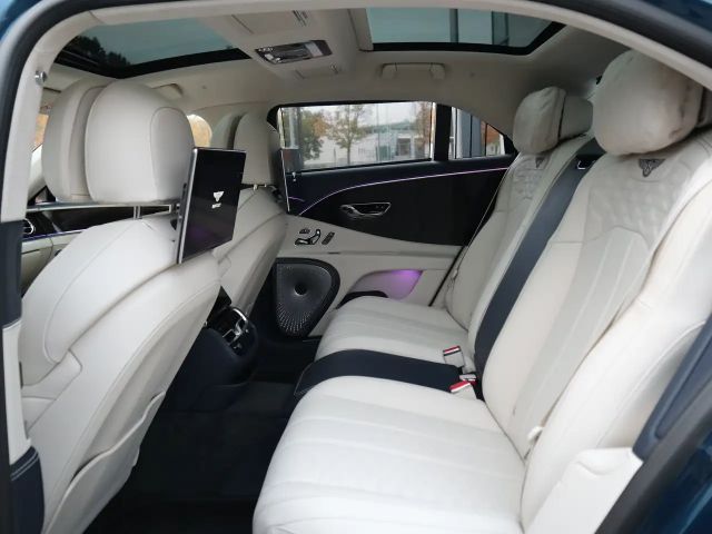 Bentley Flying Spur Hybrid V8