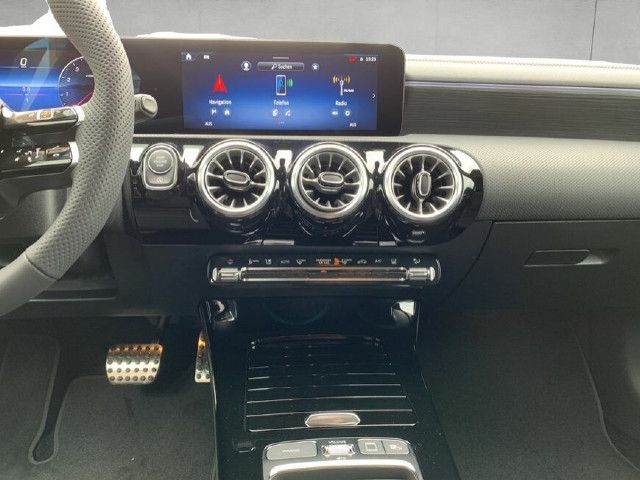 Mercedes-Benz CLA 180 Shooting Brake