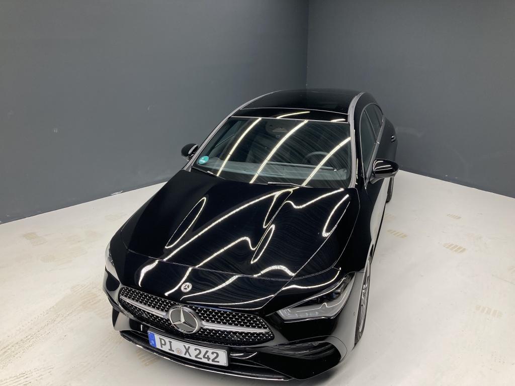 Mercedes-Benz CLA 200 AMG Line Sedan