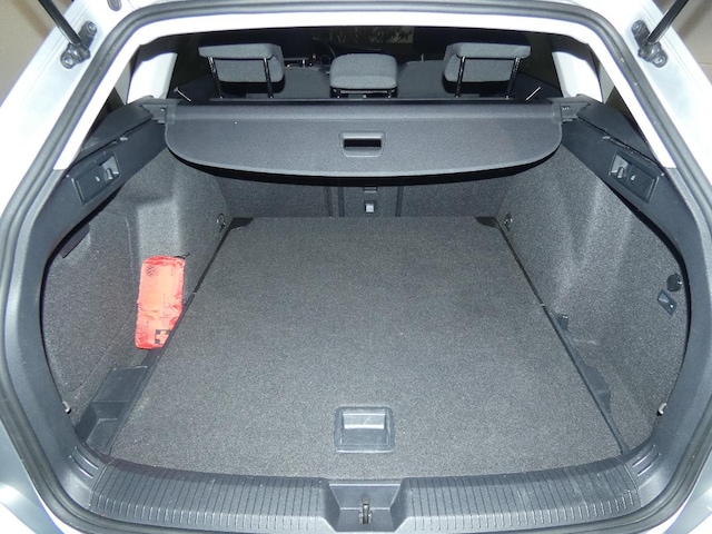 Volkswagen Golf Life Variant