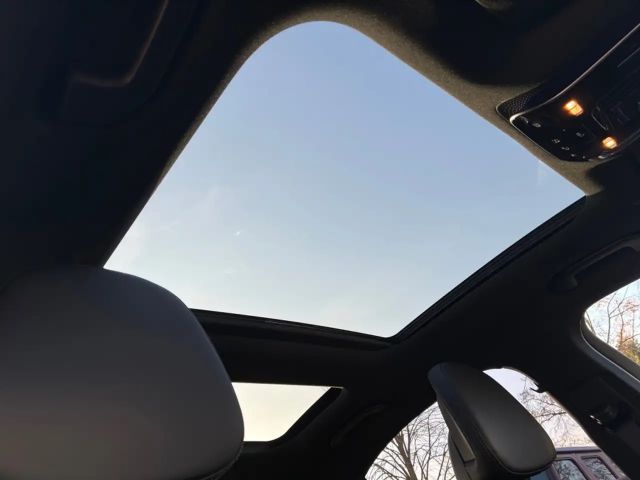 Mercedes-Benz C 300 AMG Line Sedan