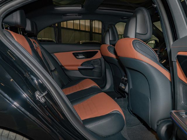 Mercedes-Benz C 200 AMG Line Sedan