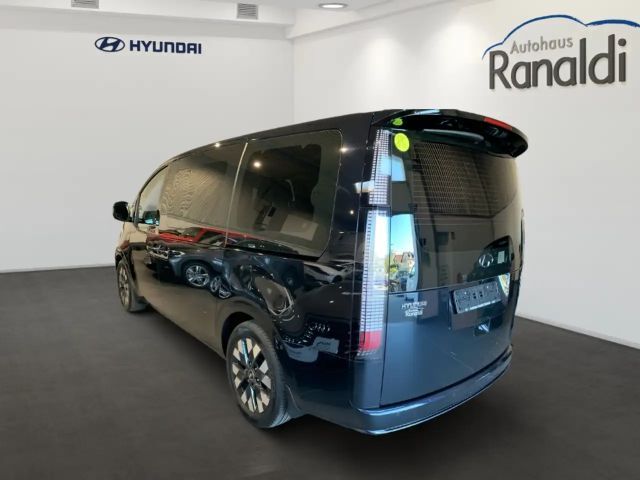Hyundai Staria Signature