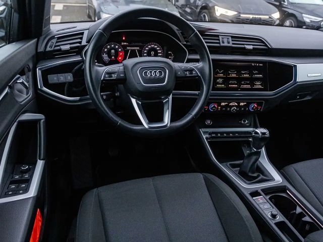 Audi Q3 advanced Navi LED GRA CarPlay EPH DAB