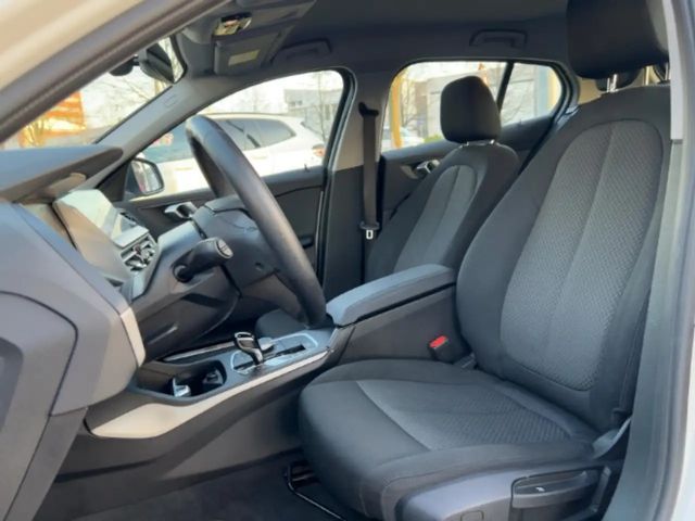 BMW 118 118i 5-deurs Sedan