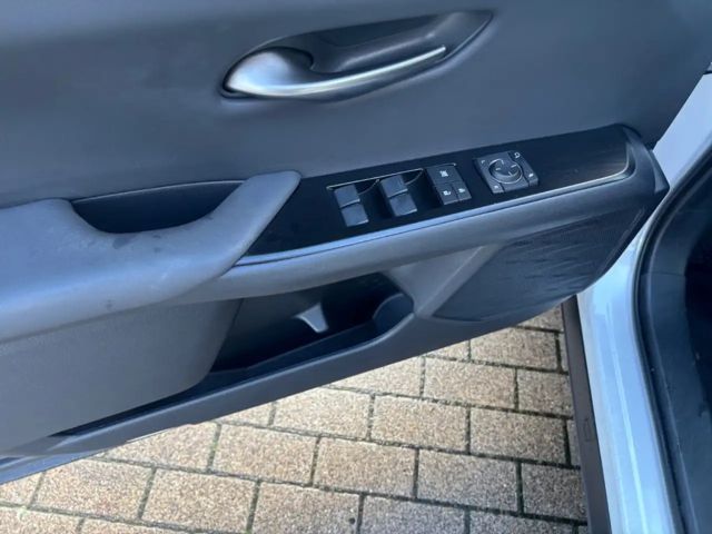 Lexus UX 250h Style Edition