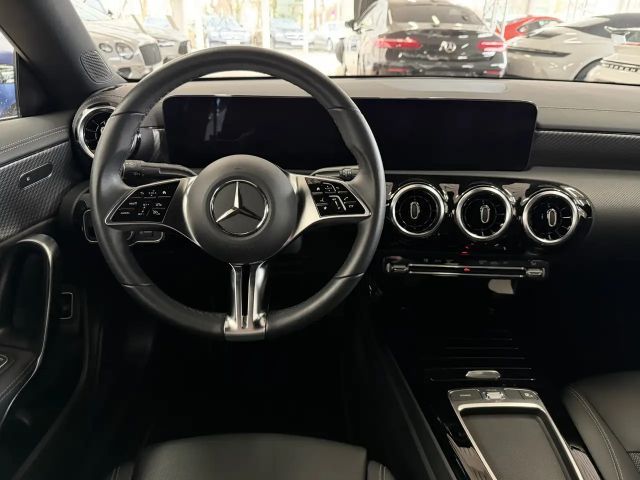 Mercedes-Benz CLA 180 Sedan Urban