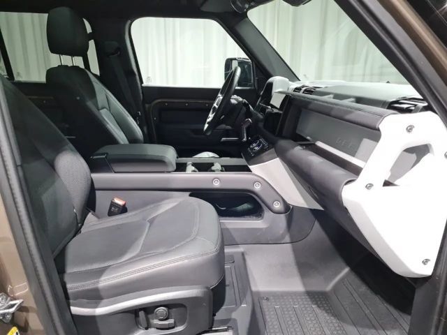 Land Rover Defender 110 D300 Dynamic SE