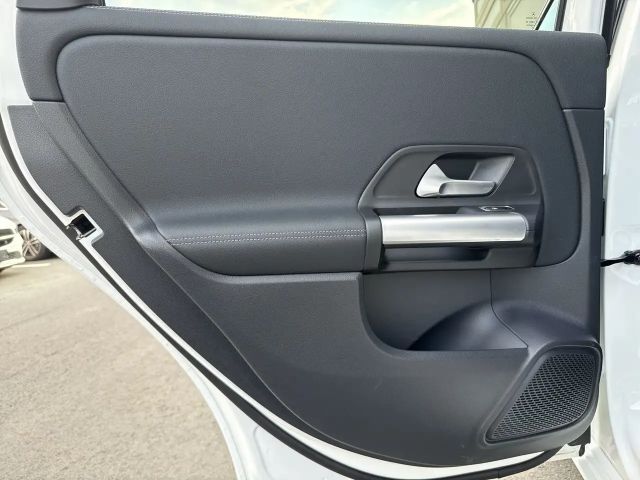 Mercedes-Benz B 180 B 180 d Sedan