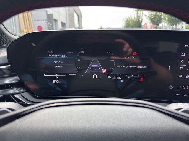 Audi A6 Avant Quattro S-Tronic