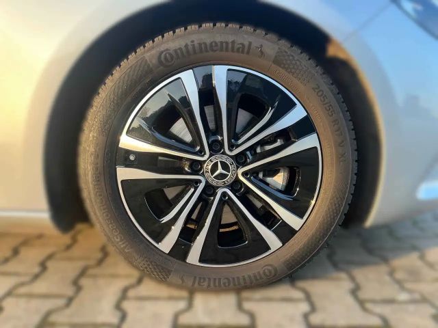 Mercedes-Benz B 180 Progressive Sedan