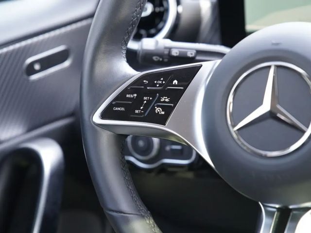 Mercedes-Benz A 180 Hatchback Progressive