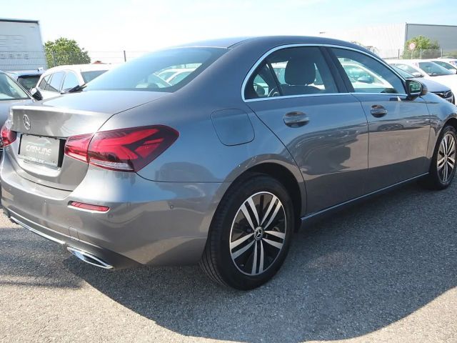 Mercedes-Benz A 250 A 250 e