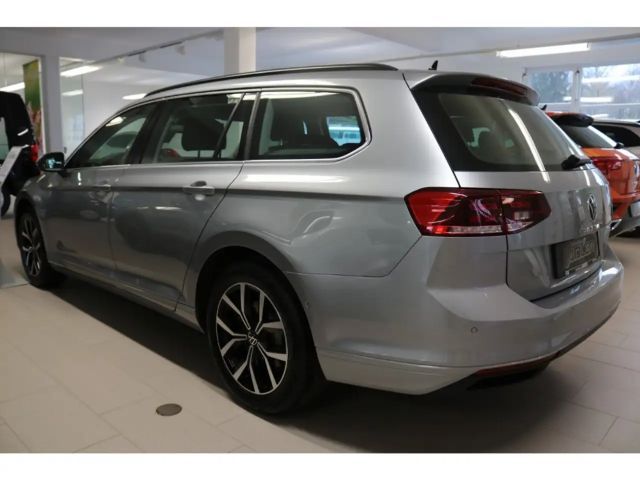 Volkswagen Passat 1,5 TSI DSG Business ACC Rückfahrkamera  Navigatio